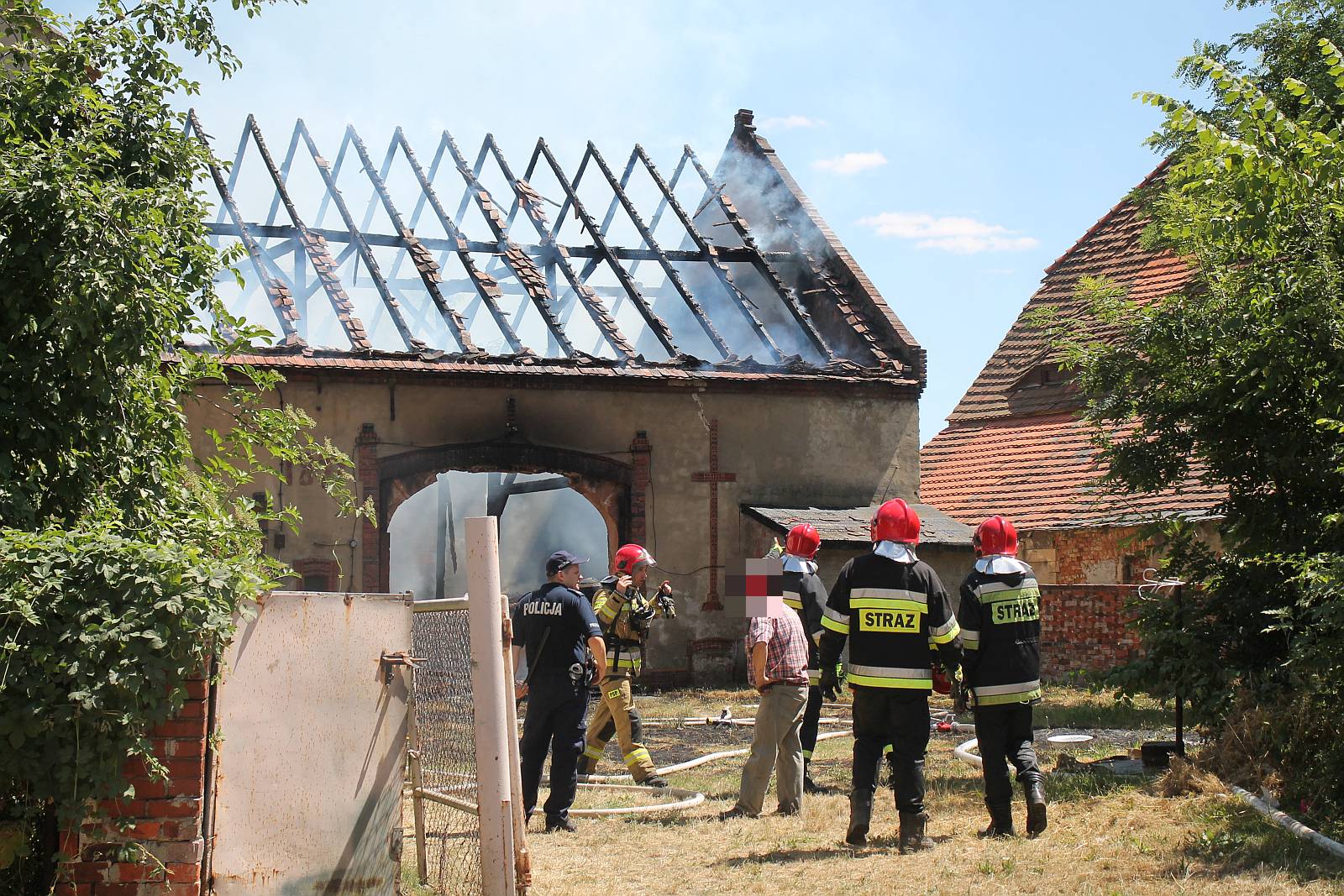 Strażacy walczą z ogniem. Pożar przy Wielogórskiej