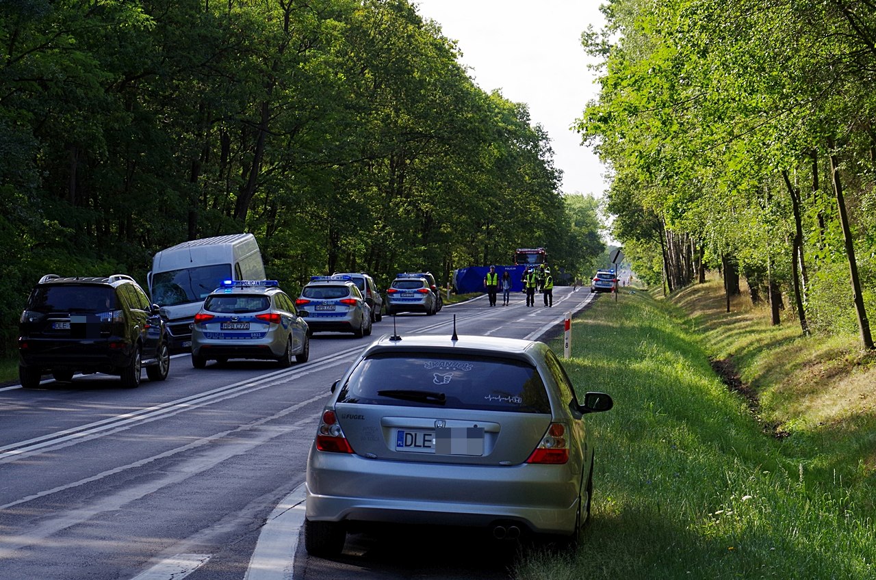 Jedna osoba nie żyje, a pięć jest rannych w wyniku wypadku