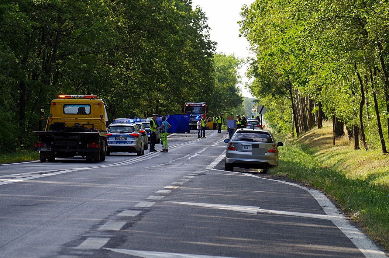 Jedna osoba nie żyje, a pięć jest rannych w wyniku wypadku