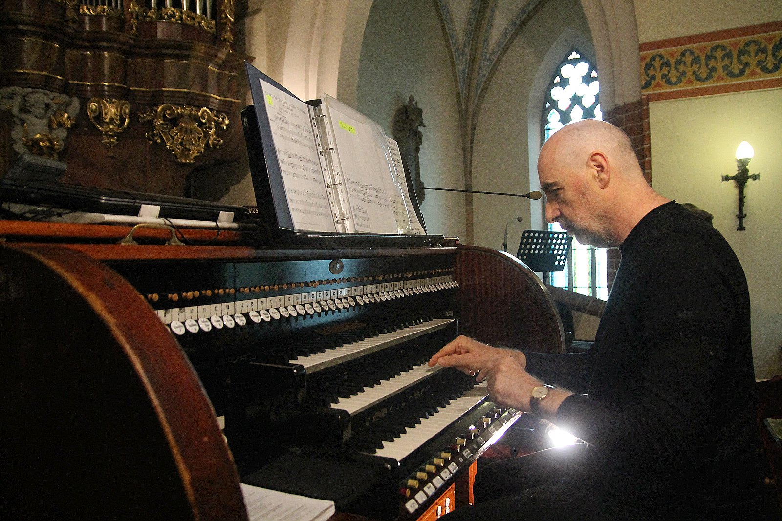 Włoch zagrał na organach w legnickiej katedrze      

