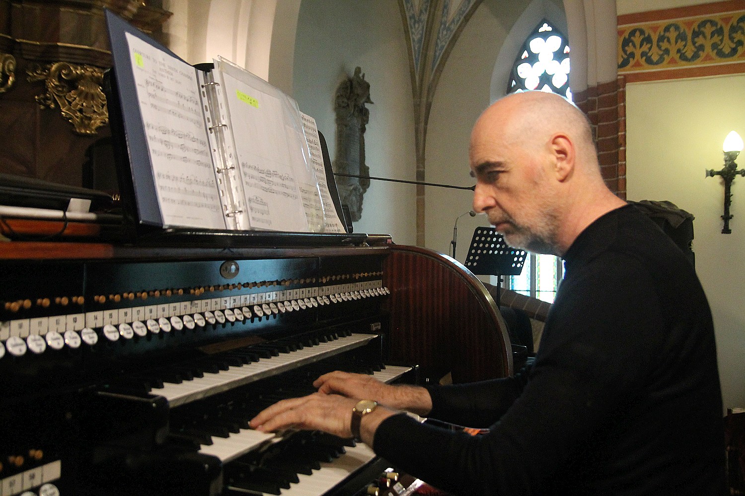 Włoch zagrał na organach w legnickiej katedrze      
