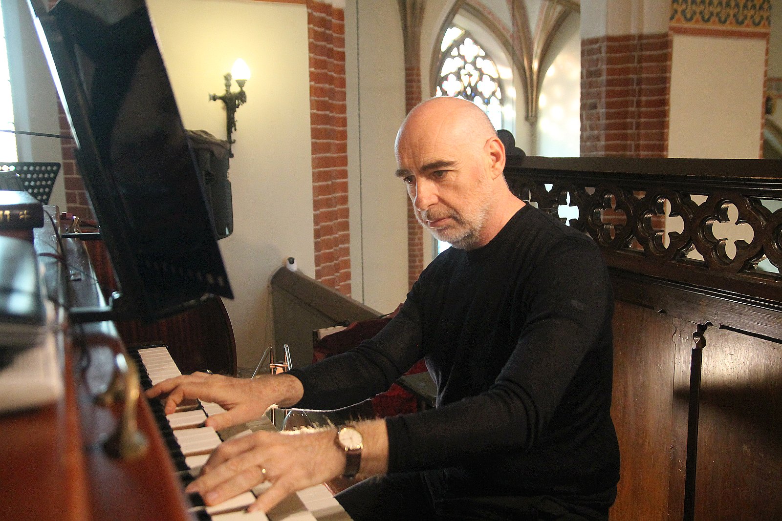 Włoch zagrał na organach w legnickiej katedrze      
