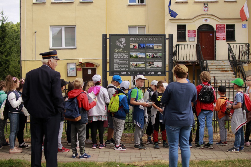 Po torze w Wiosce Kolejarzy jeździ prawdziwa drezyna