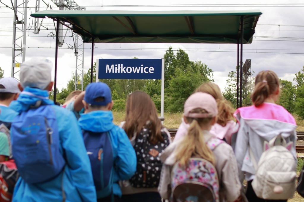 Po torze w Wiosce Kolejarzy jeździ prawdziwa drezyna