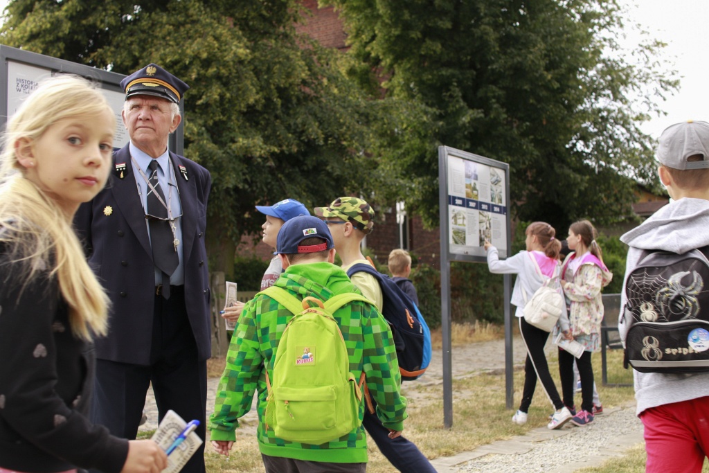 Po torze w Wiosce Kolejarzy jeździ prawdziwa drezyna