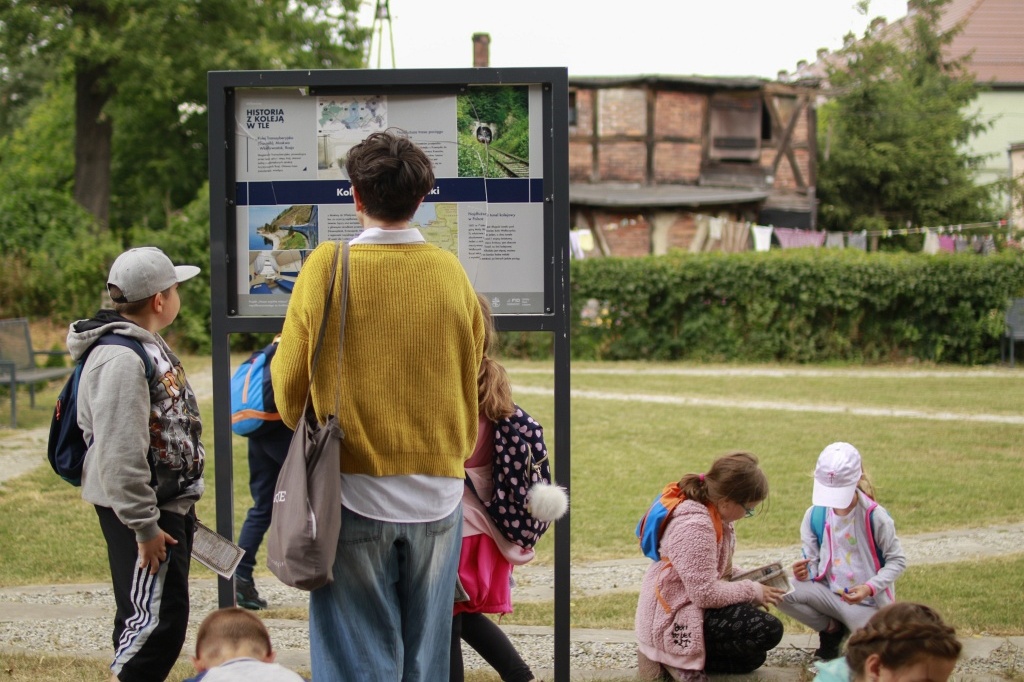 Po torze w Wiosce Kolejarzy jeździ prawdziwa drezyna