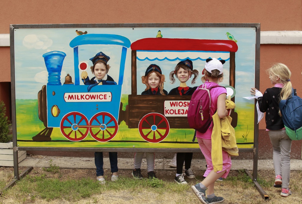 Po torze w Wiosce Kolejarzy jeździ prawdziwa drezyna