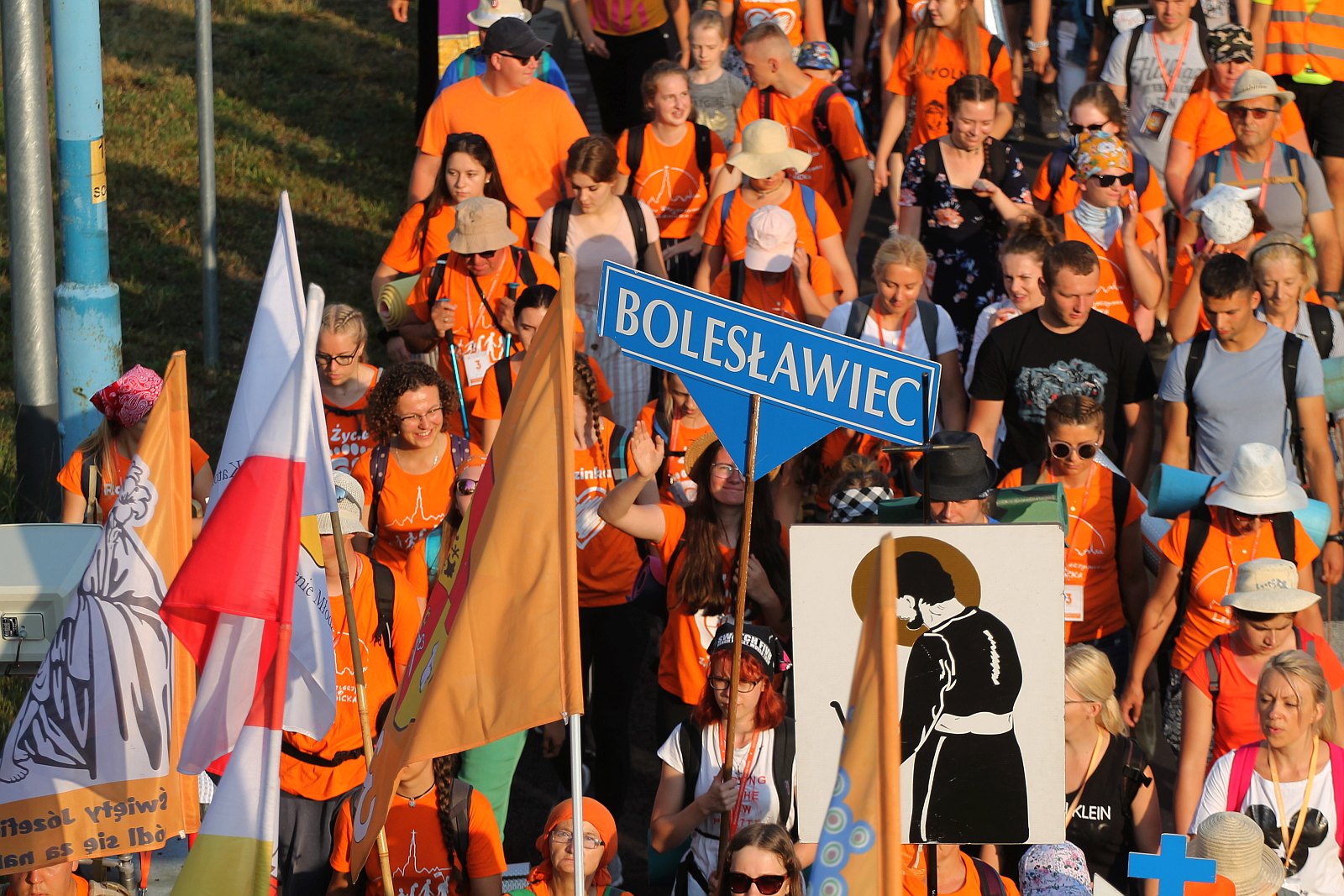 Pielgrzymi wyruszyli  w drogę na Jasną Górę        
