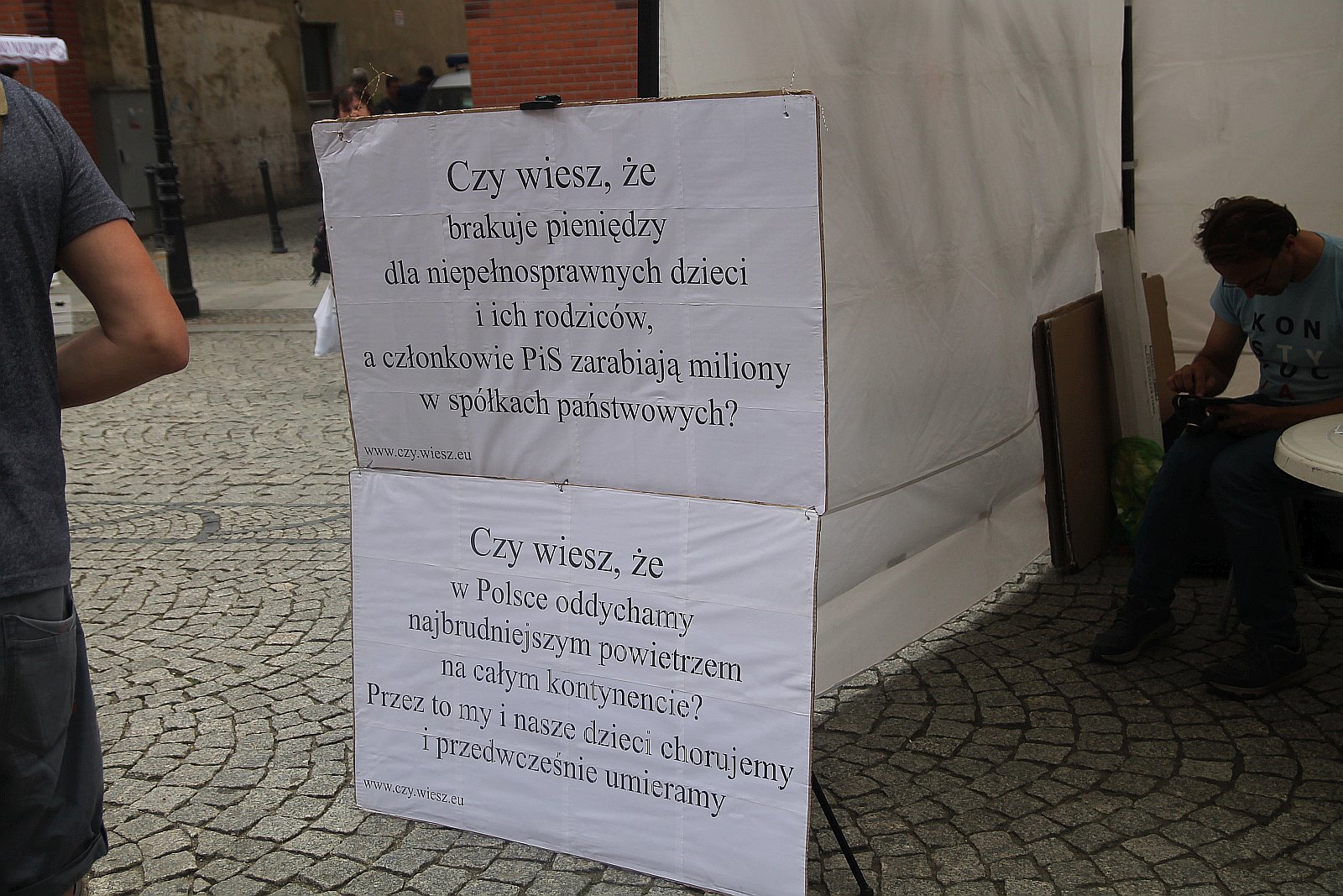 W Legnicy sześćdziesiąt osób protestowało przeciwko przemocy
