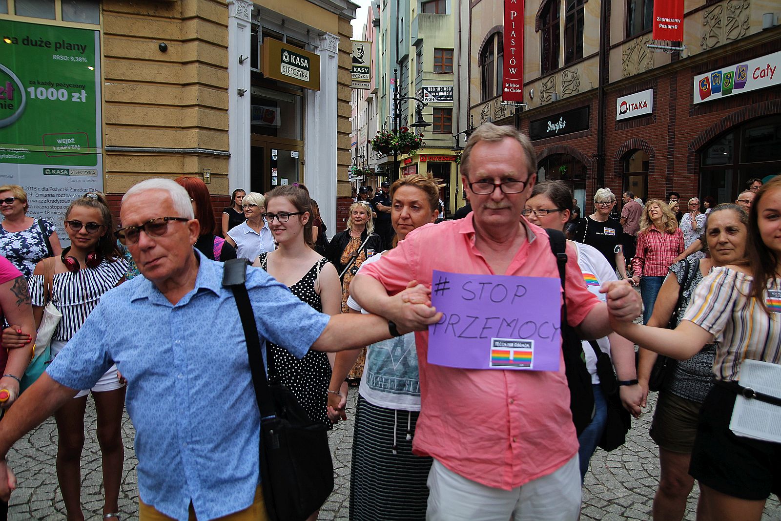 W Legnicy sześćdziesiąt osób protestowało przeciwko przemocy
