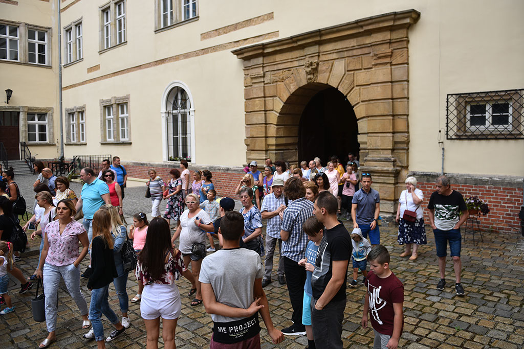 Legniczanie na spacerze po legnickim Zamku Piastowskim