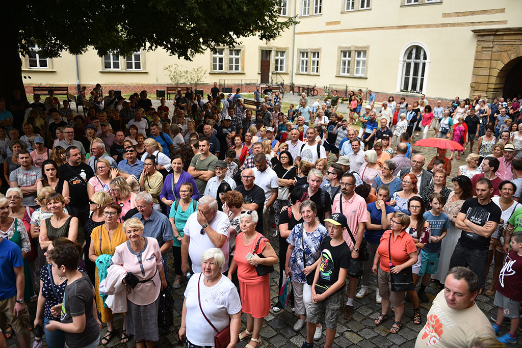 Legniczanie na spacerze po legnickim Zamku Piastowskim