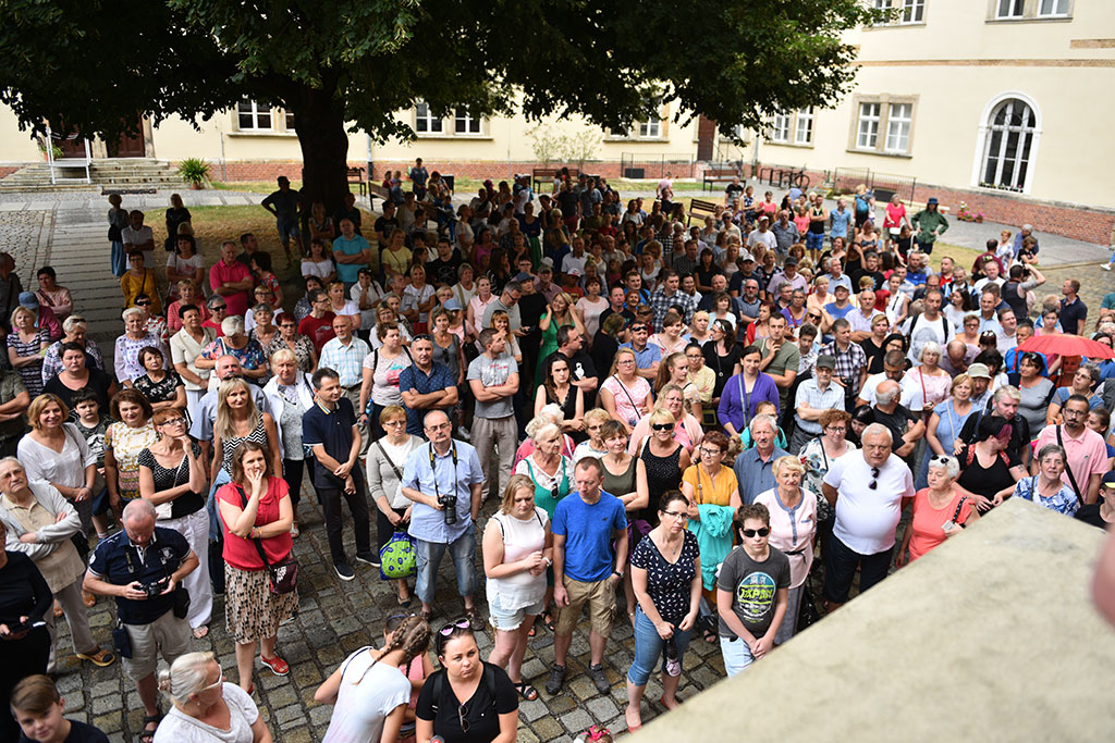 Legniczanie na spacerze po legnickim Zamku Piastowskim