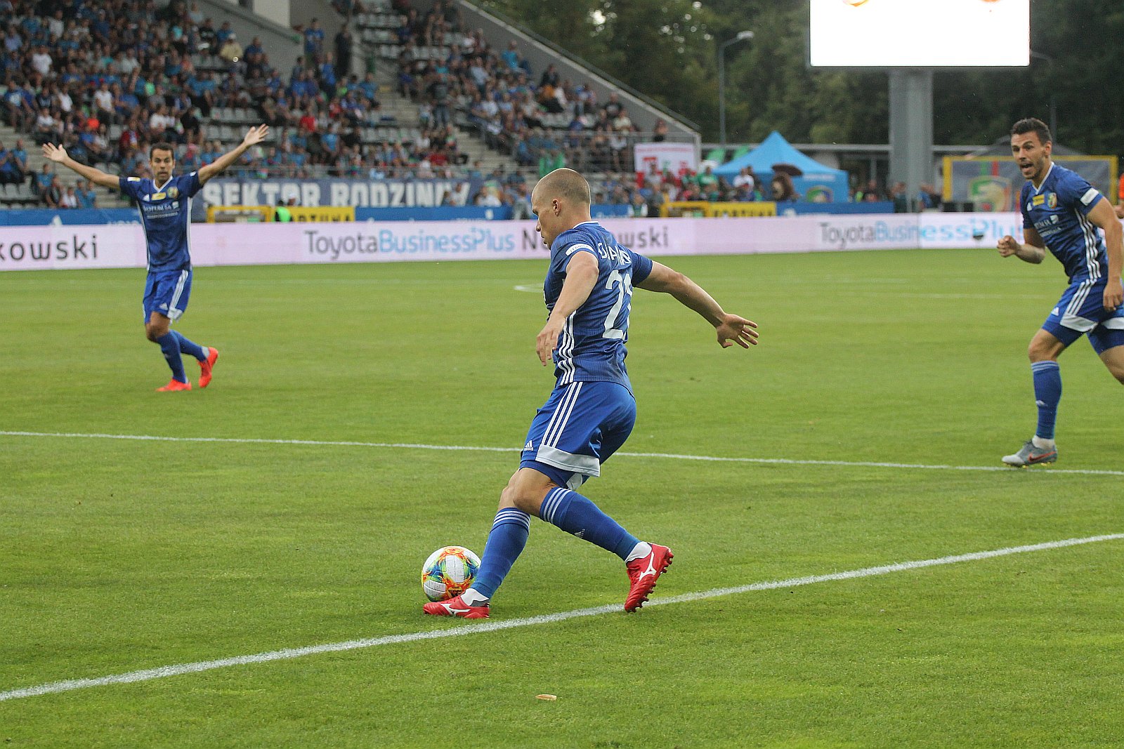 Miedź Legnica - Chrobry Głogów 2:1 (1:1)