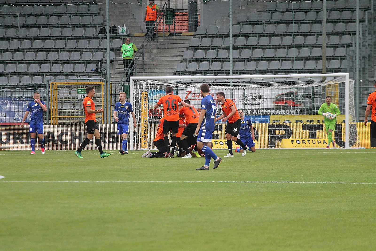 Miedź Legnica - Chrobry Głogów 2:1 (1:1)