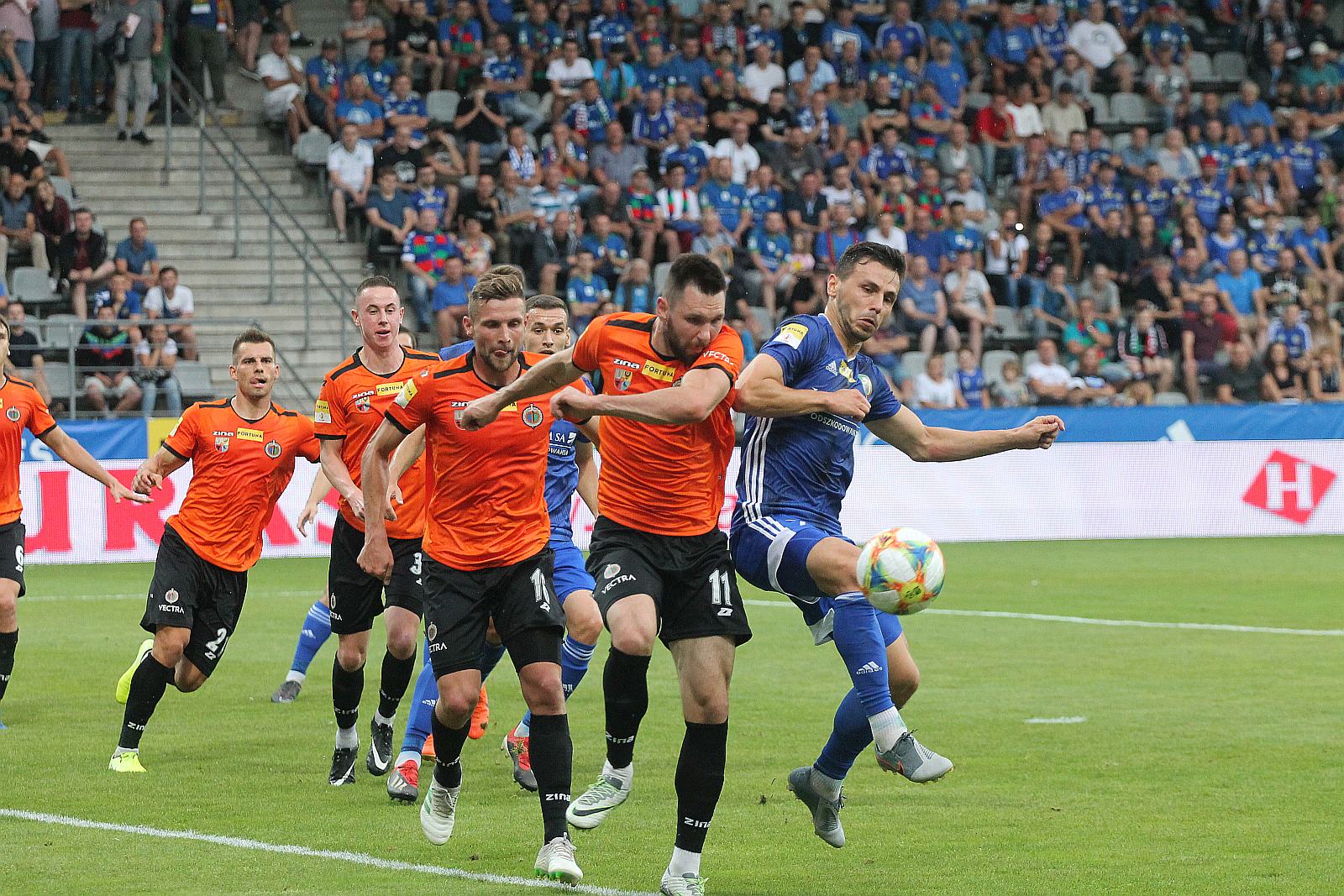 Miedź Legnica - Chrobry Głogów 2:1 (1:1)