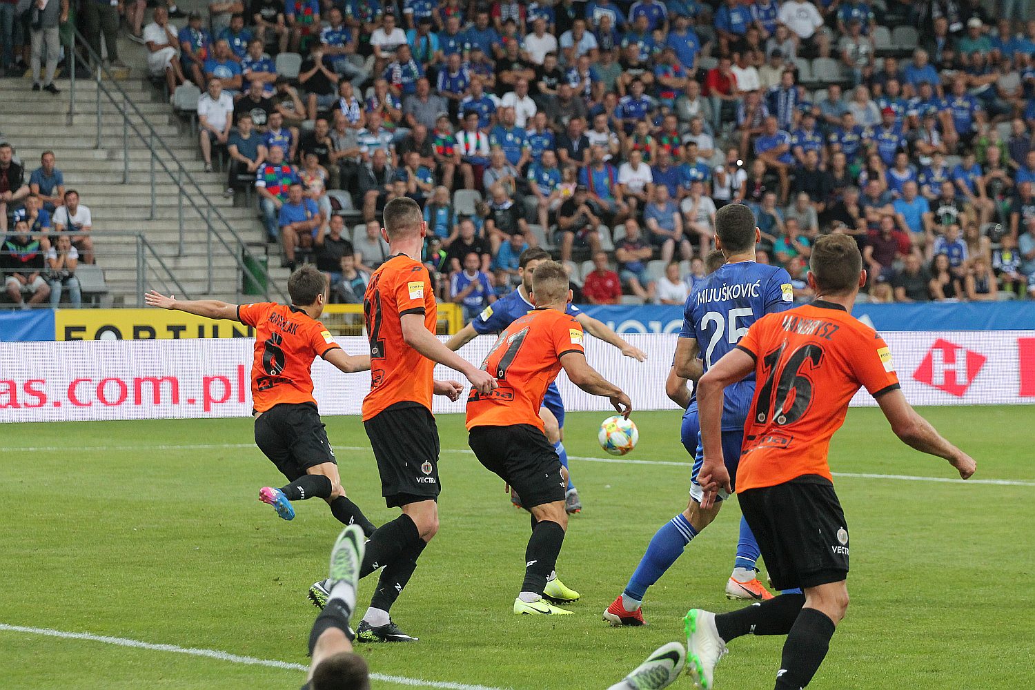 Miedź Legnica - Chrobry Głogów 2:1 (1:1)