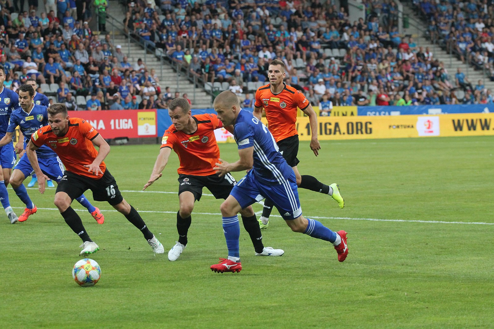 Miedź Legnica - Chrobry Głogów 2:1 (1:1)