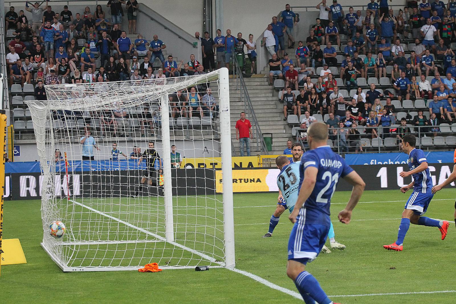Miedź Legnica - Chrobry Głogów 2:1 (1:1)
