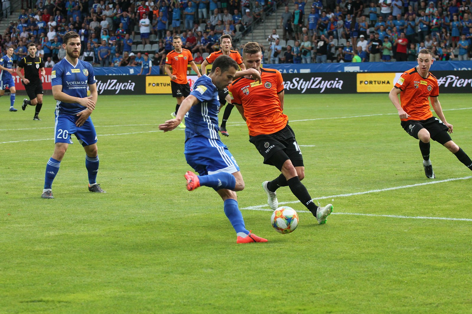 Miedź Legnica - Chrobry Głogów 2:1 (1:1)