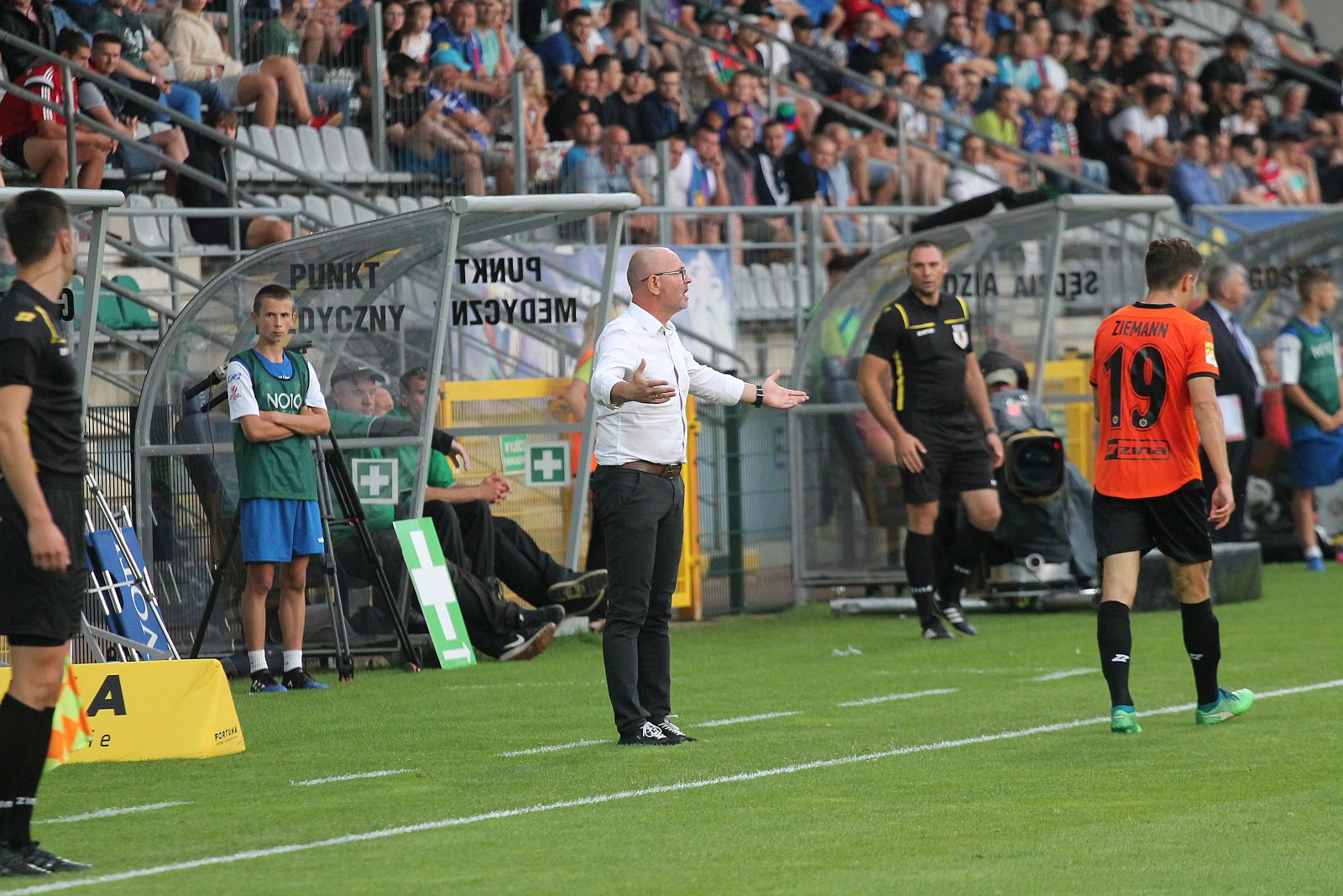 Miedź Legnica - Chrobry Głogów 2:1 (1:1)