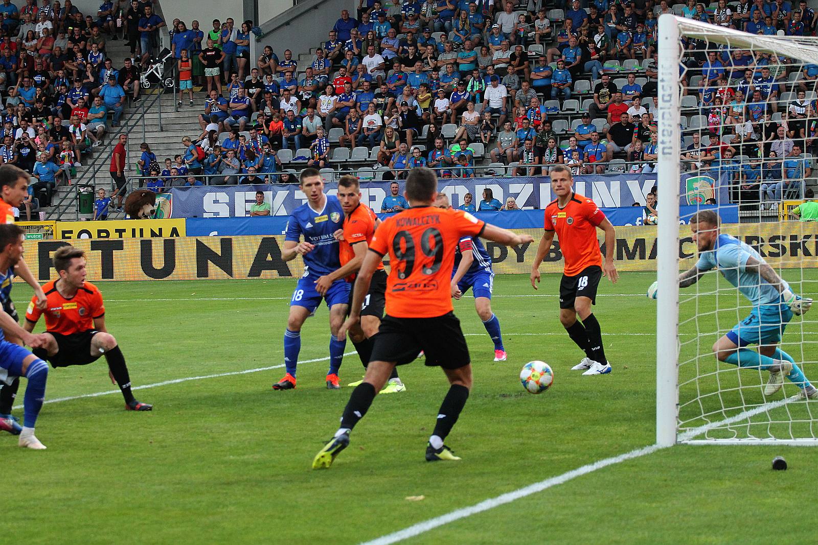 Miedź Legnica - Chrobry Głogów 2:1 (1:1)