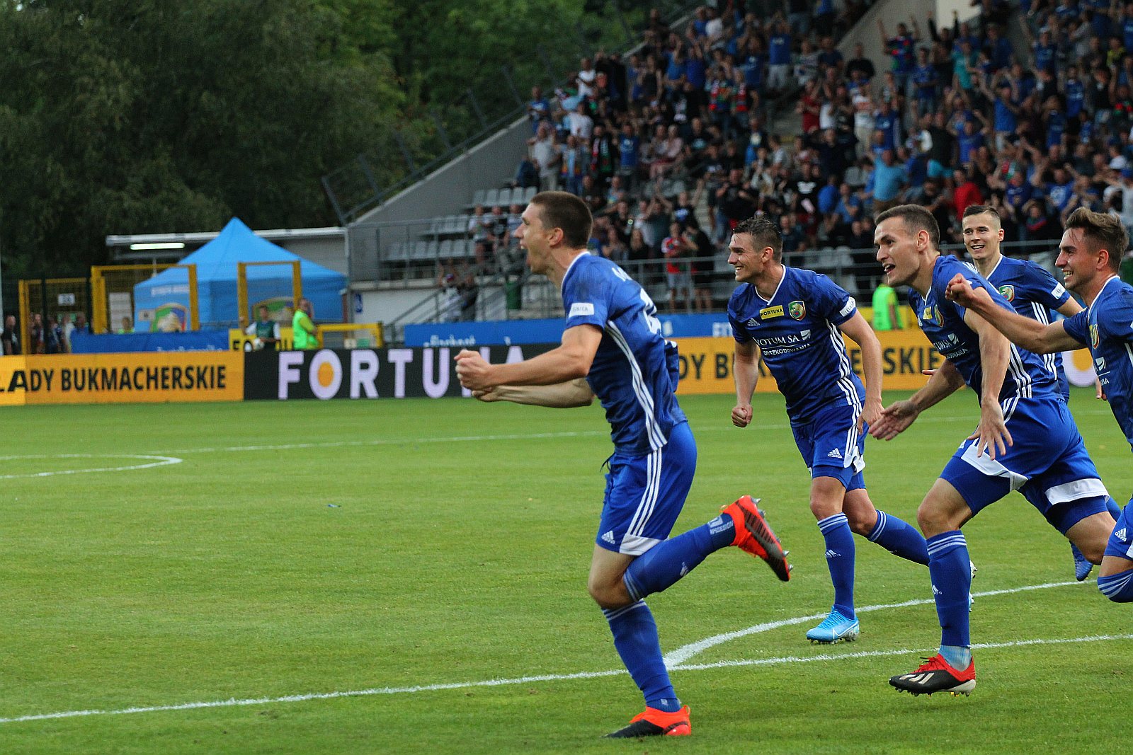 Miedź Legnica - Chrobry Głogów 2:1 (1:1)