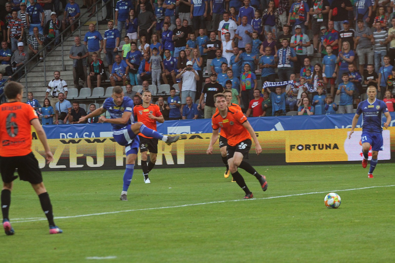 Miedź Legnica - Chrobry Głogów 2:1 (1:1)