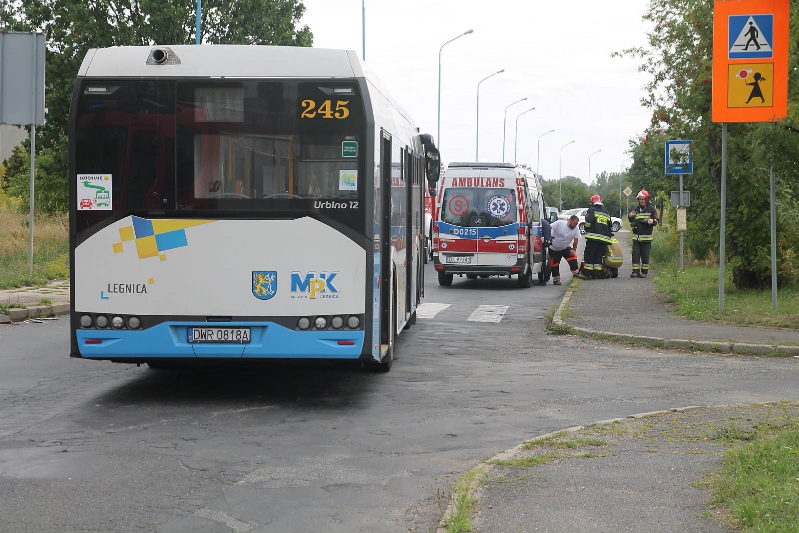 Zderzenie autobusu MPK z osobówką. Jedna osoba ranna