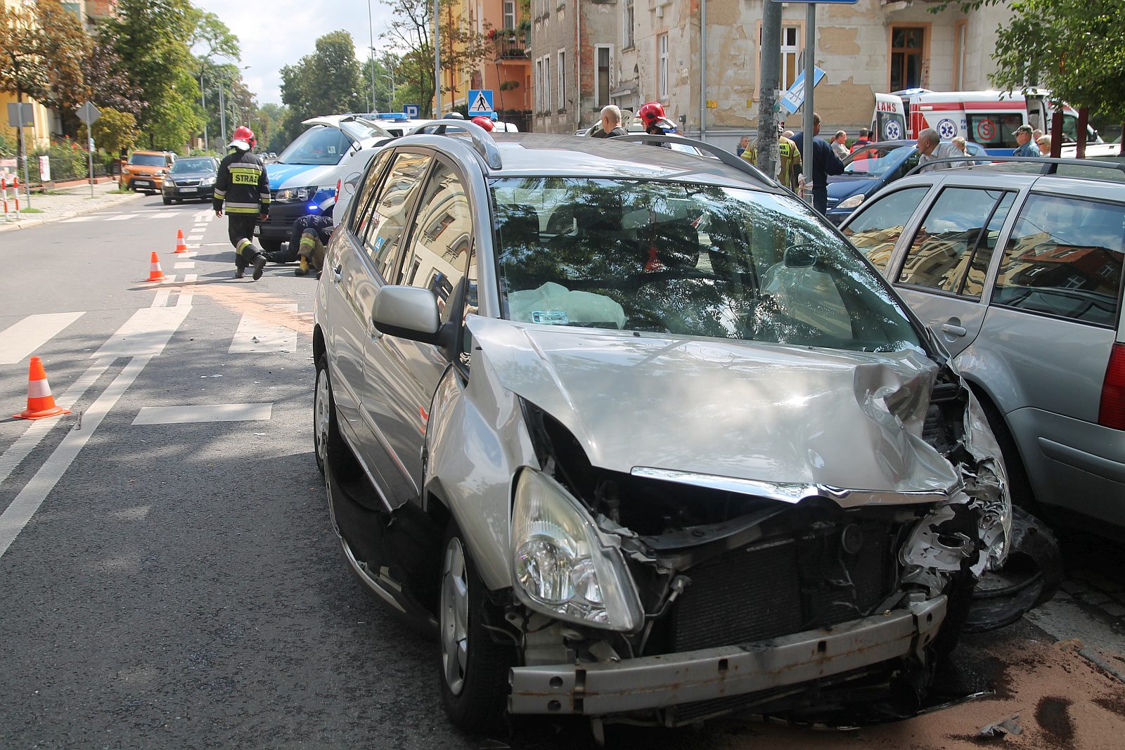 Zderzenie dwóch aut na skrzyżowaniu ulic Rataja i Orzeszkowej