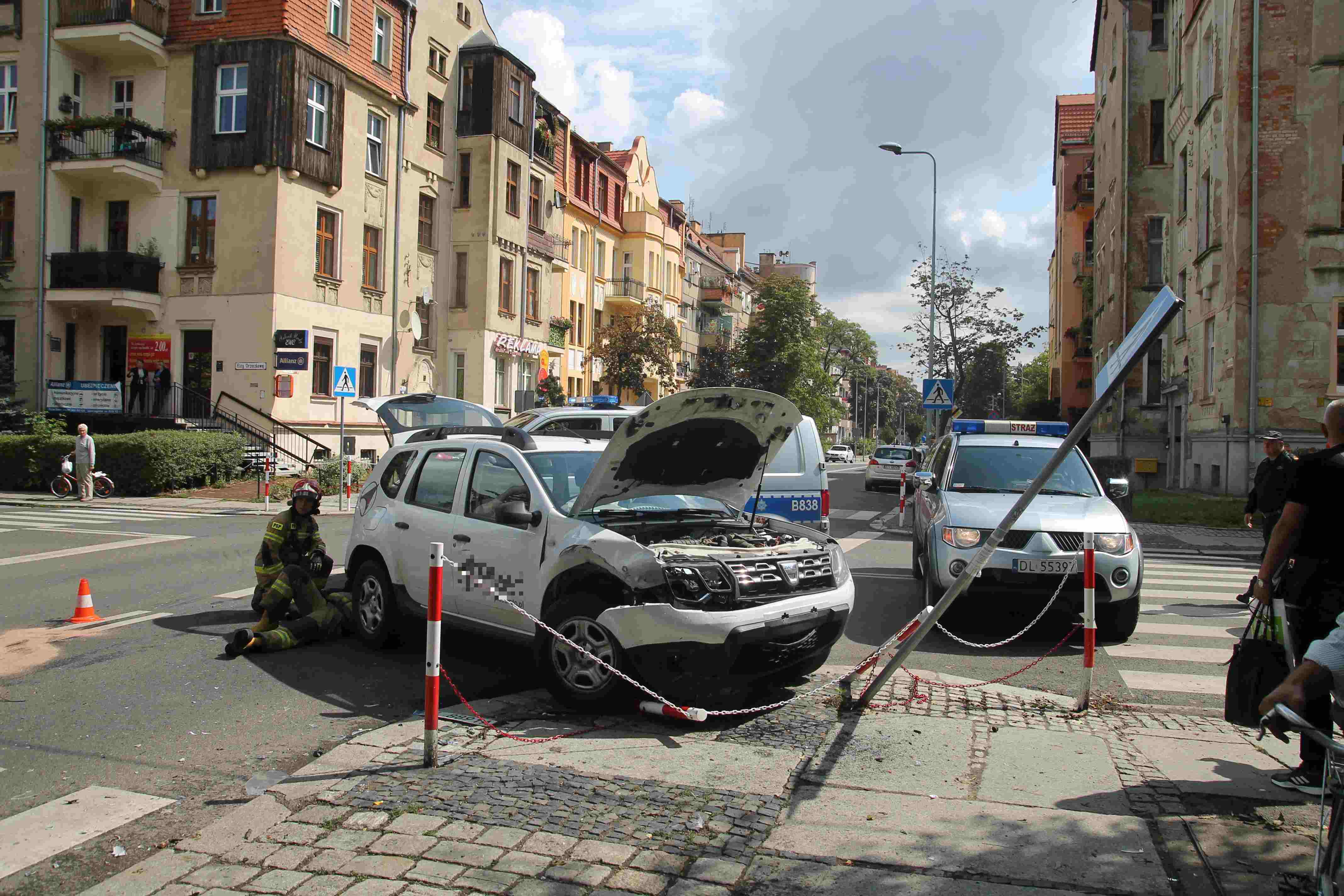 Zderzenie dwóch aut na skrzyżowaniu ulic Rataja i Orzeszkowej