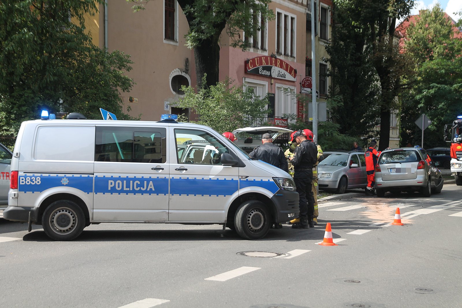 Zderzenie dwóch aut na skrzyżowaniu ulic Rataja i Orzeszkowej