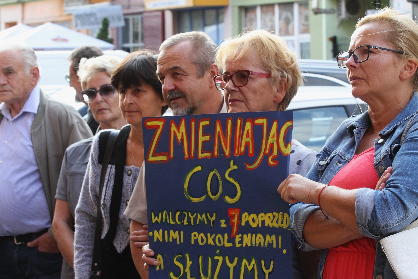 Kilkadziesiąt osób protestowało pod Sądem Okręgowym w Legnicy