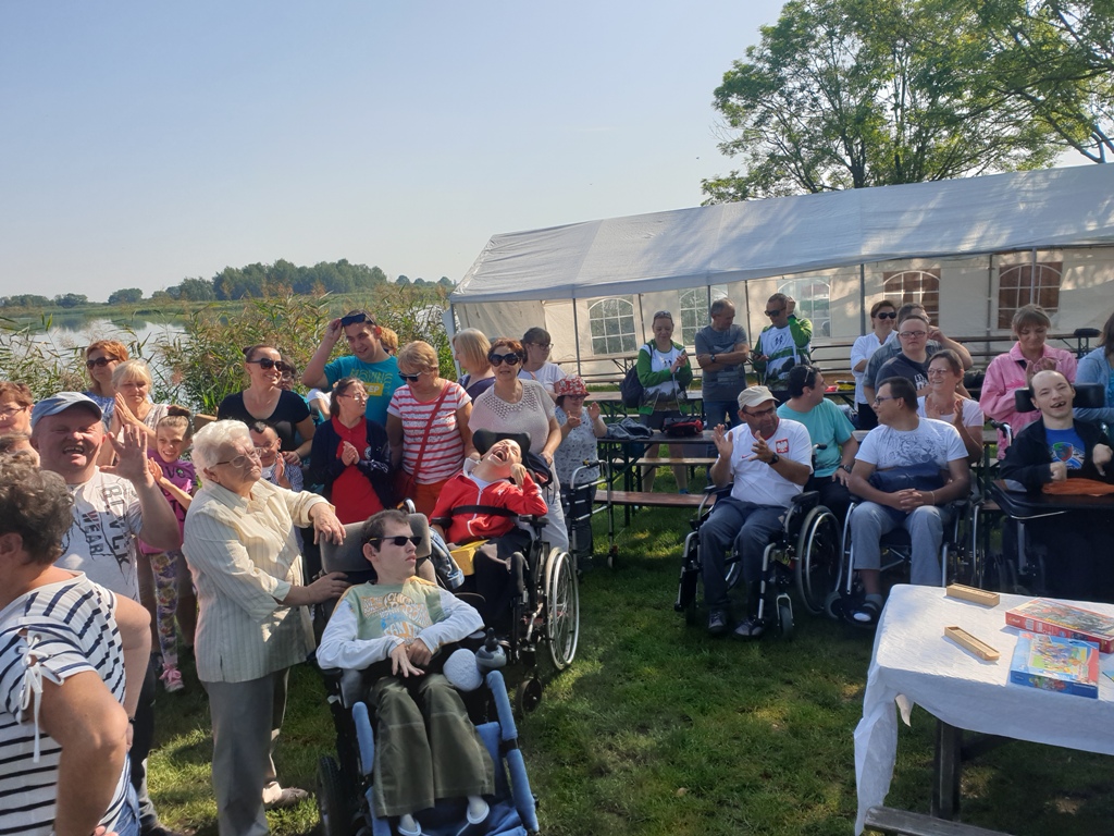 Niepełnosprawni zakończyli wakacje nad Jeziorem Kunickim