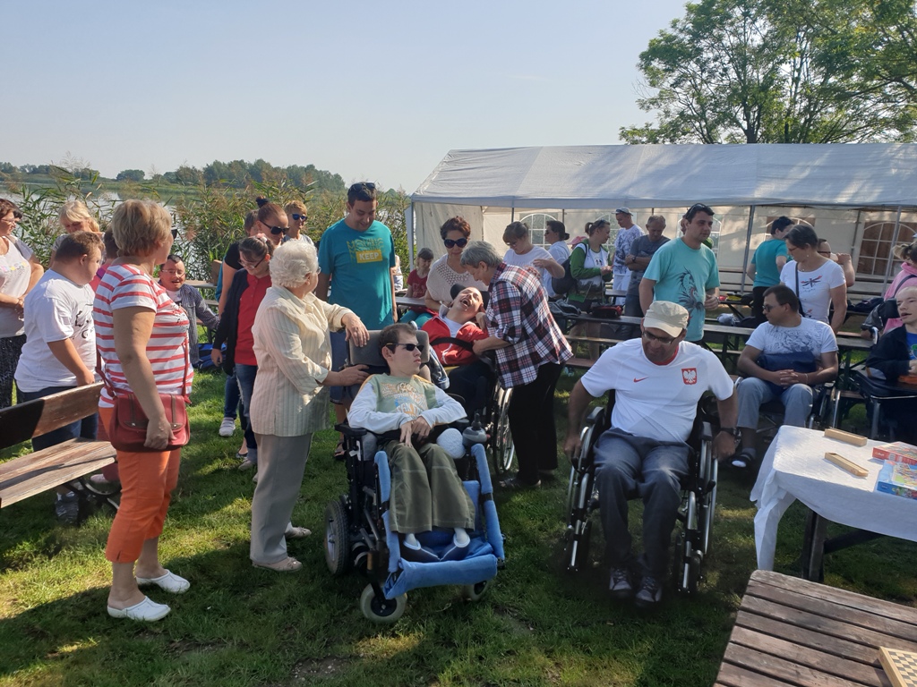 Niepełnosprawni zakończyli wakacje nad Jeziorem Kunickim