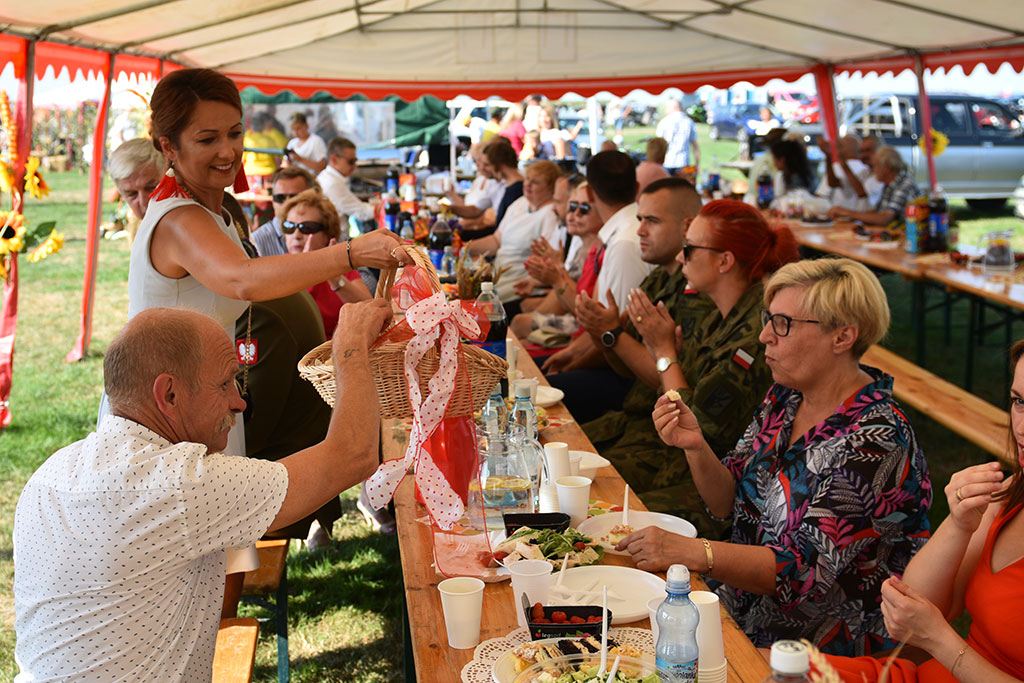 Zabawa dożynkowa mieszkańców gminy Krotoszyce