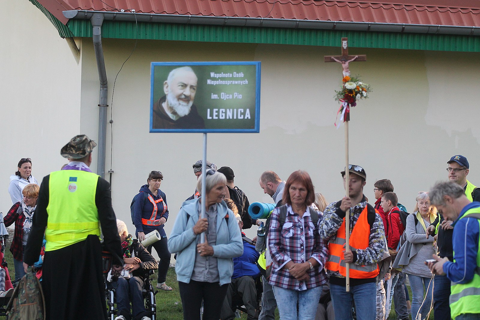 Niepełnosprawni z Legnicy pielgrzymują do Krzeszowa
