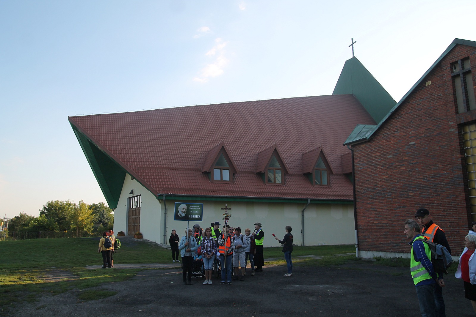 Niepełnosprawni z Legnicy pielgrzymują do Krzeszowa
