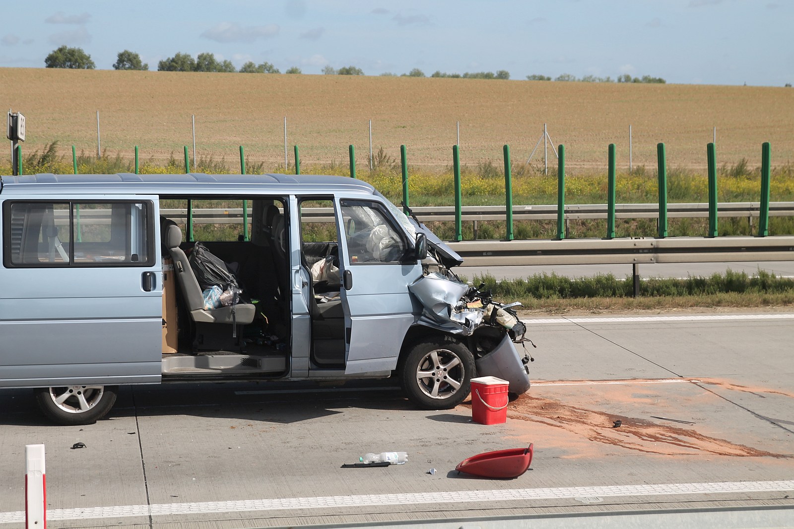 Jedna osoba ranna w wyniku zderzenia busa i cysterny