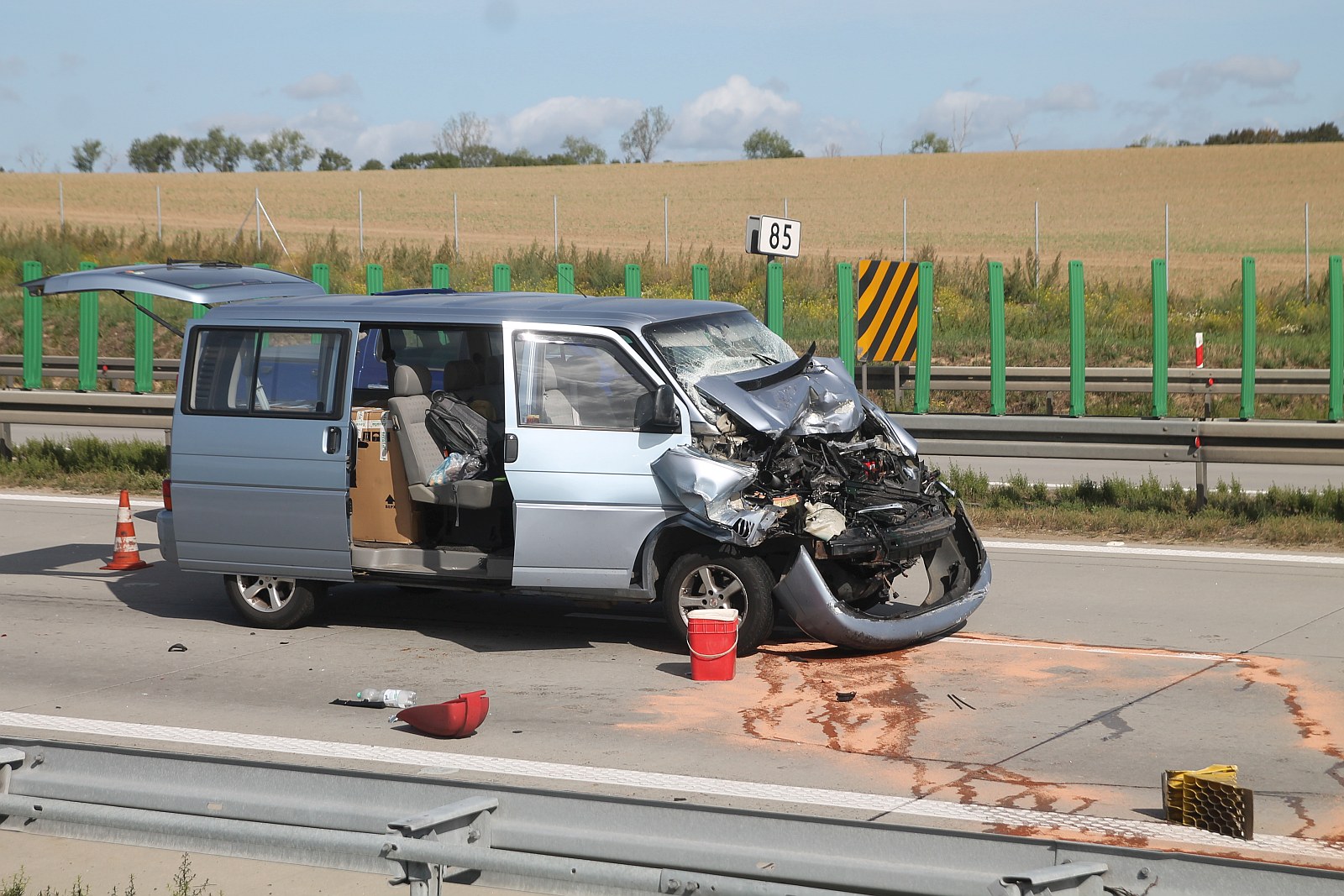 Jedna osoba ranna w wyniku zderzenia busa i cysterny