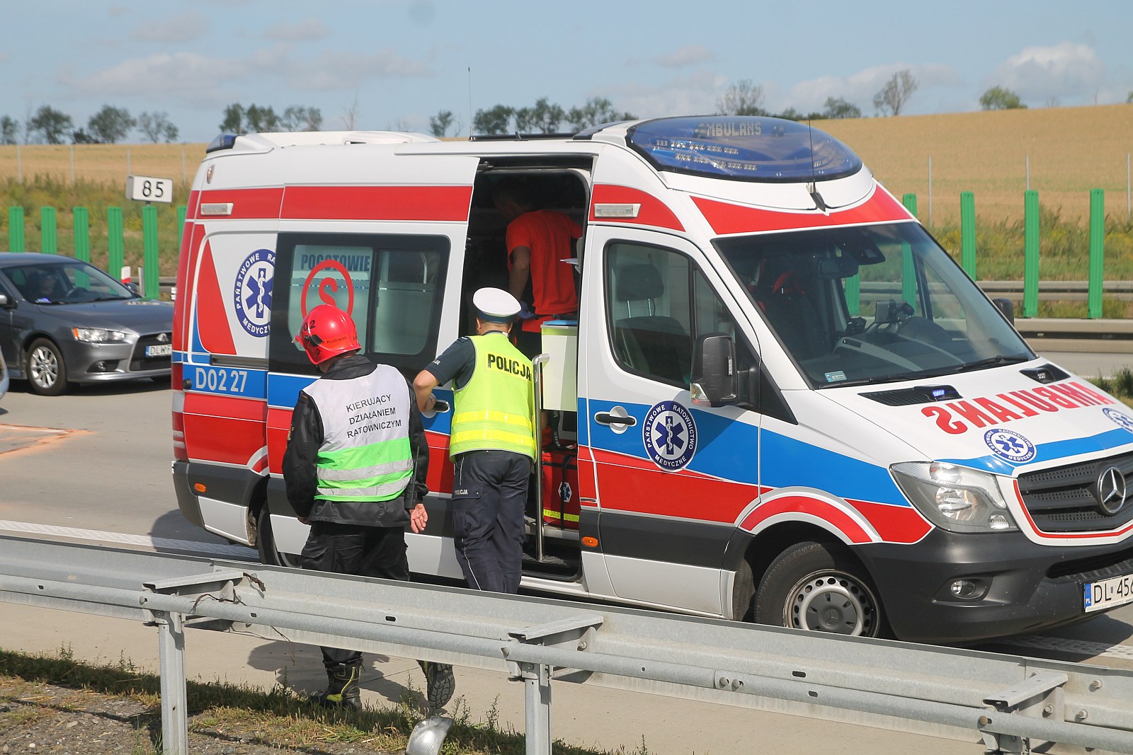 Jedna osoba ranna w wyniku zderzenia busa i cysterny
