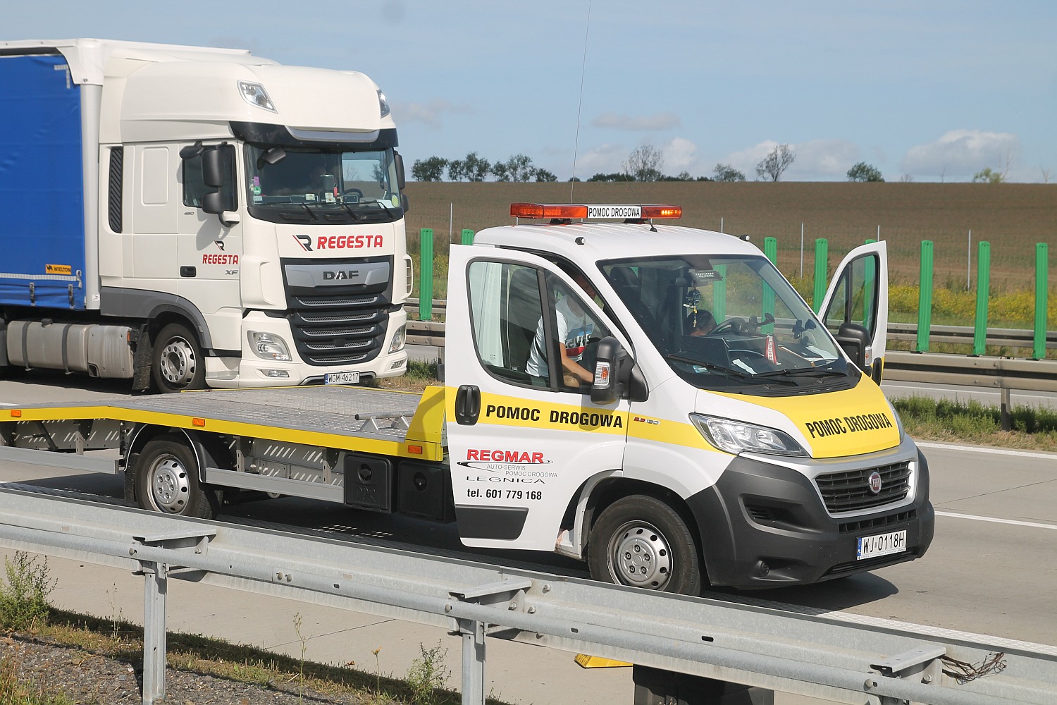 Jedna osoba ranna w wyniku zderzenia busa i cysterny