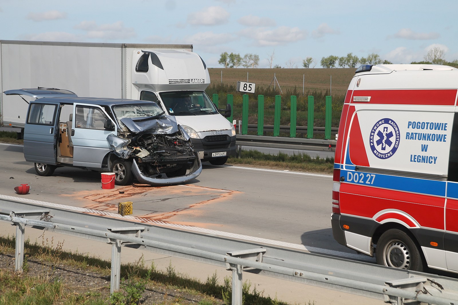 Jedna osoba ranna w wyniku zderzenia busa i cysterny