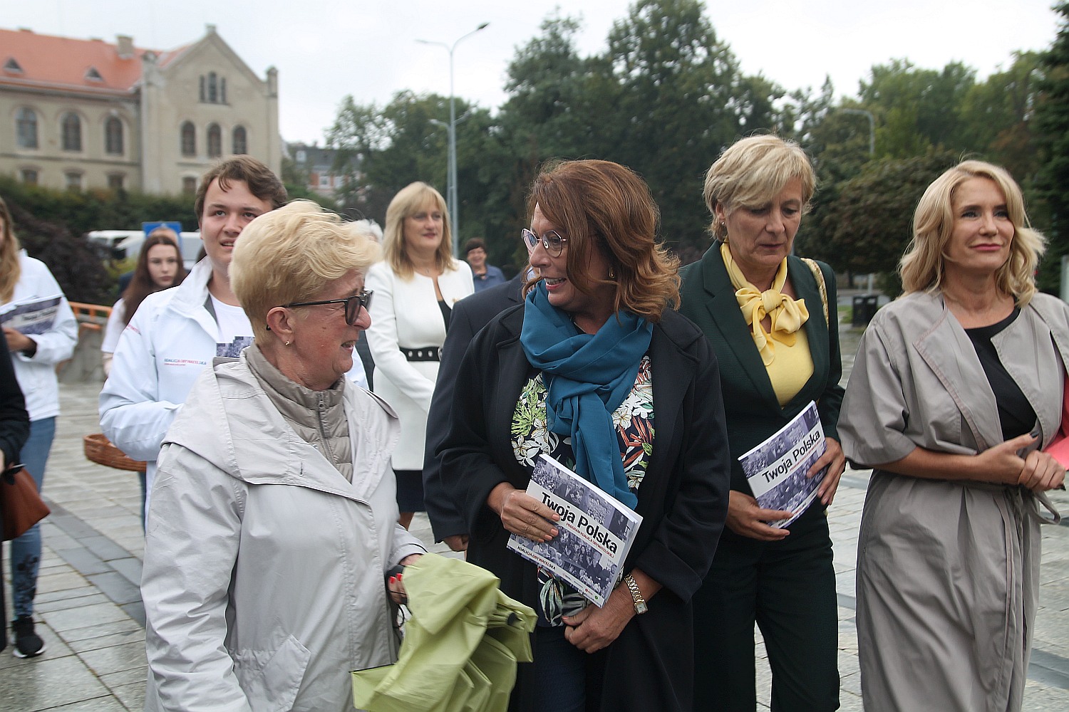 Kidawa-Błońska rozpoczęła namawiała legniczan do pójścia do urn
