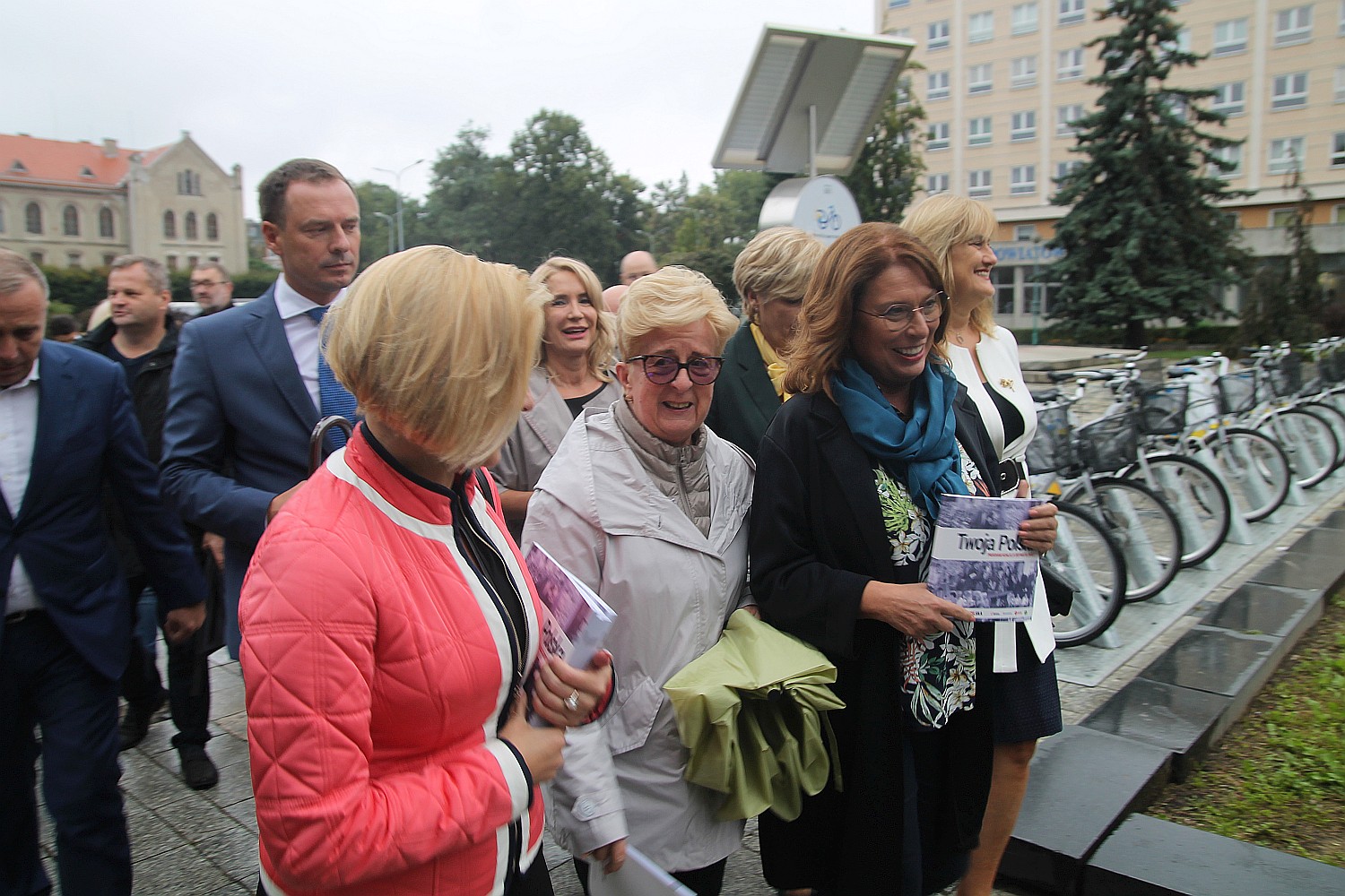 Kidawa-Błońska rozpoczęła namawiała legniczan do pójścia do urn