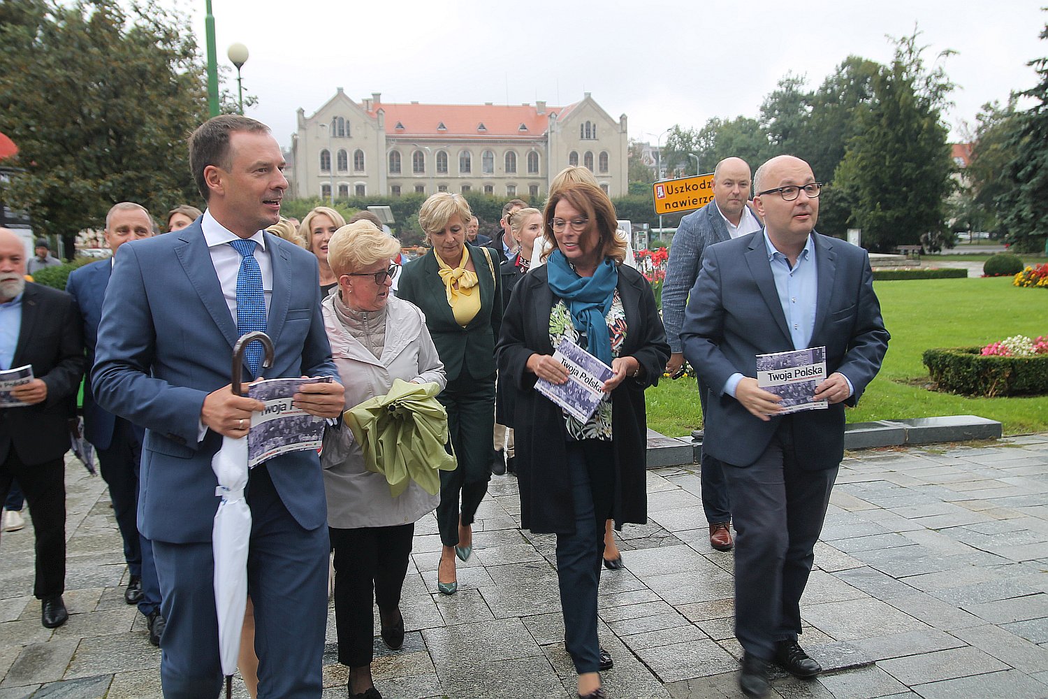 Kidawa-Błońska rozpoczęła namawiała legniczan do pójścia do urn