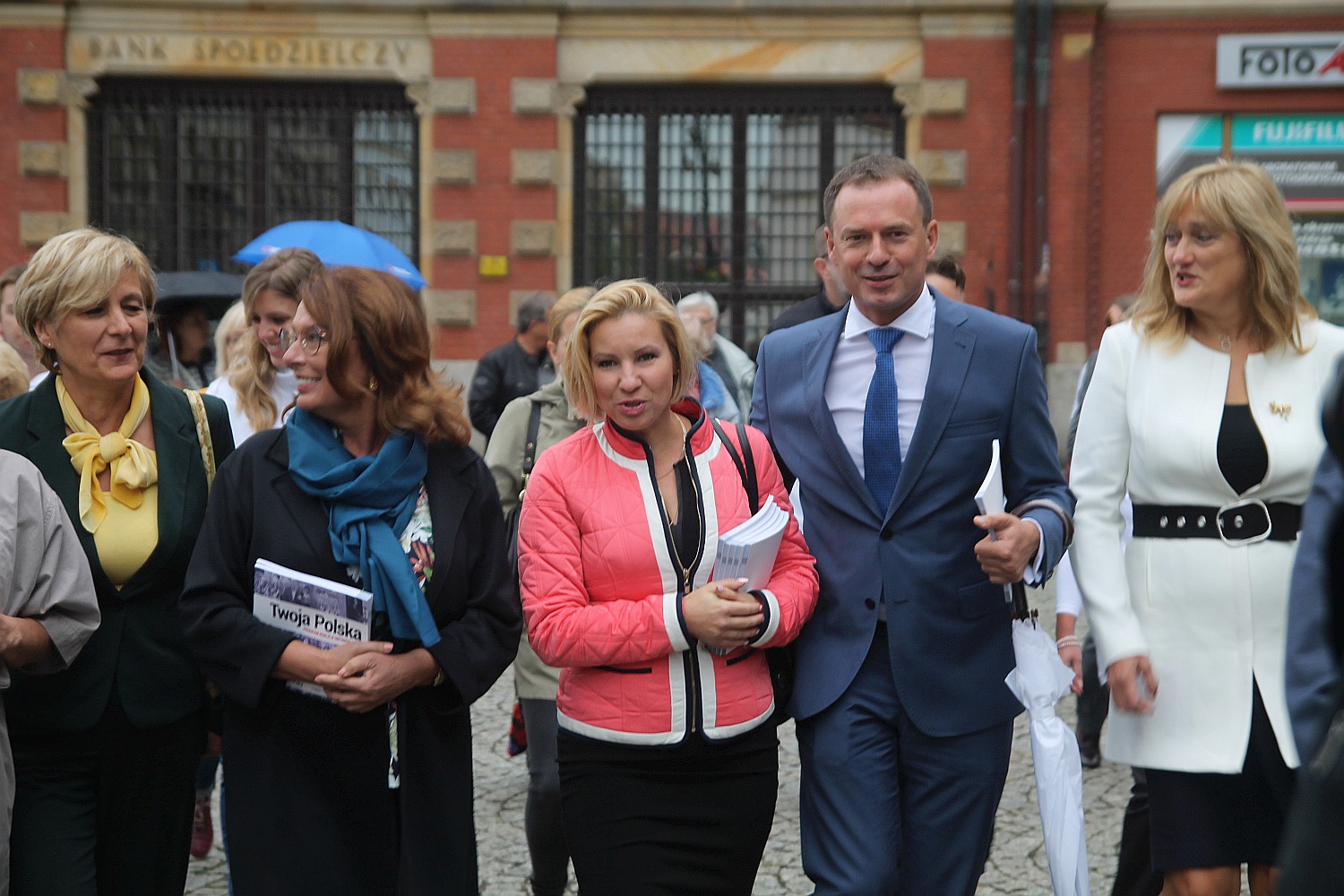 Kidawa-Błońska rozpoczęła namawiała legniczan do pójścia do urn