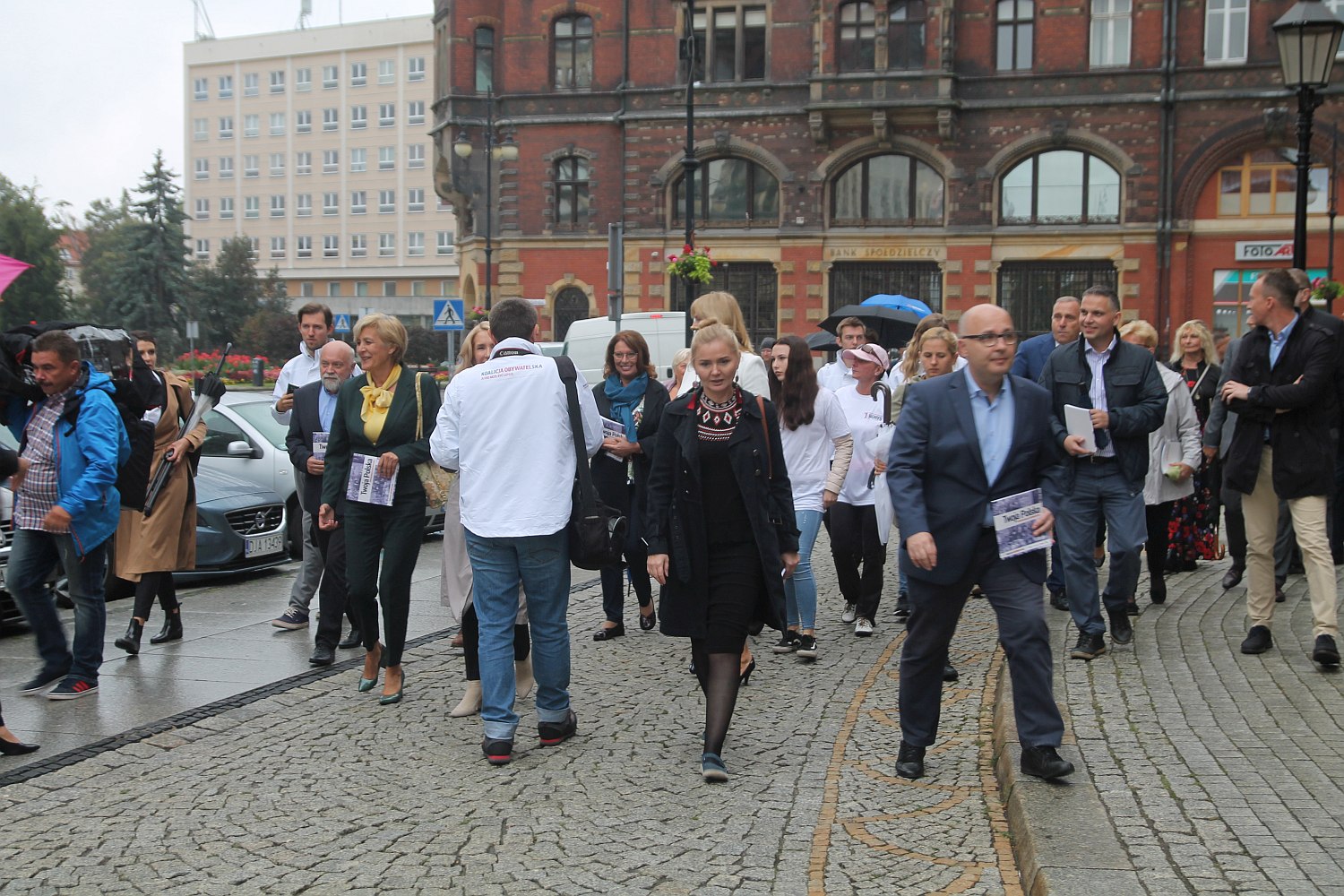 Kidawa-Błońska rozpoczęła namawiała legniczan do pójścia do urn
