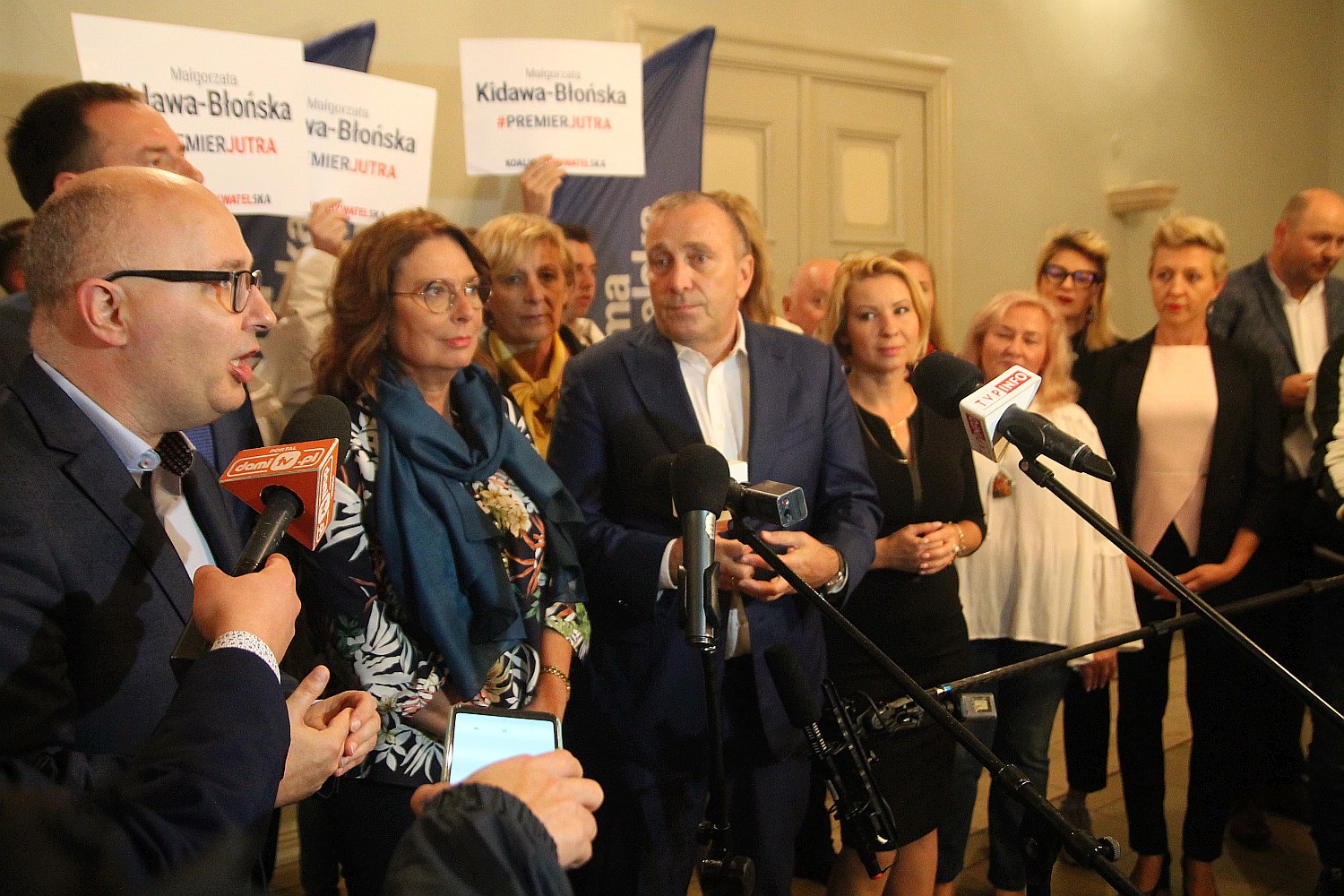 Kidawa-Błońska rozpoczęła namawiała legniczan do pójścia do urn