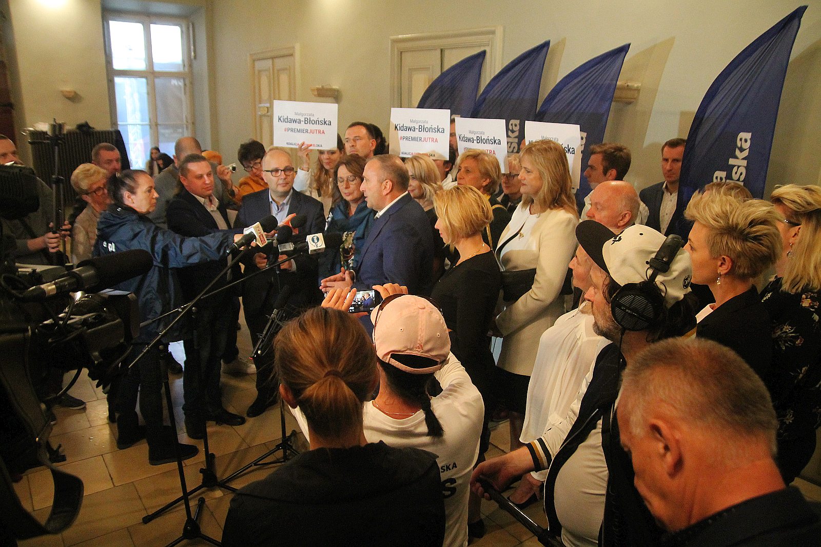 Kidawa-Błońska rozpoczęła namawiała legniczan do pójścia do urn